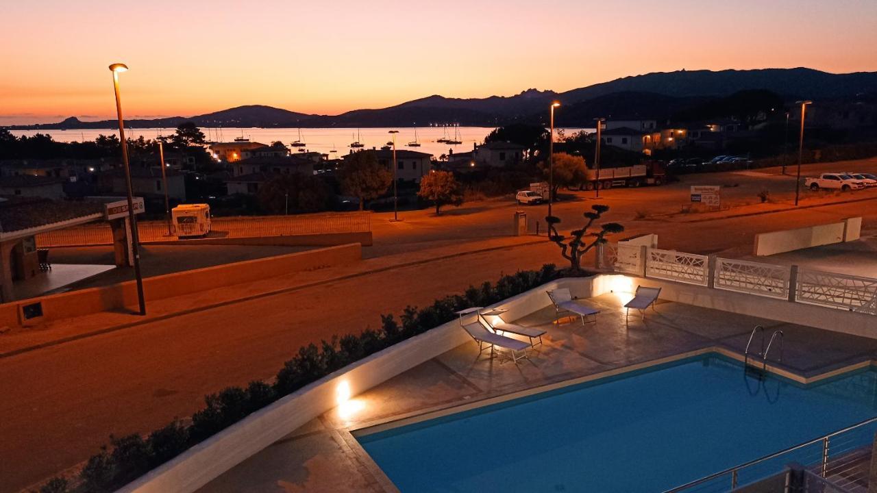 Welcomely - White Terrace - Condominio Acqualife カンニジョネ エクステリア 写真